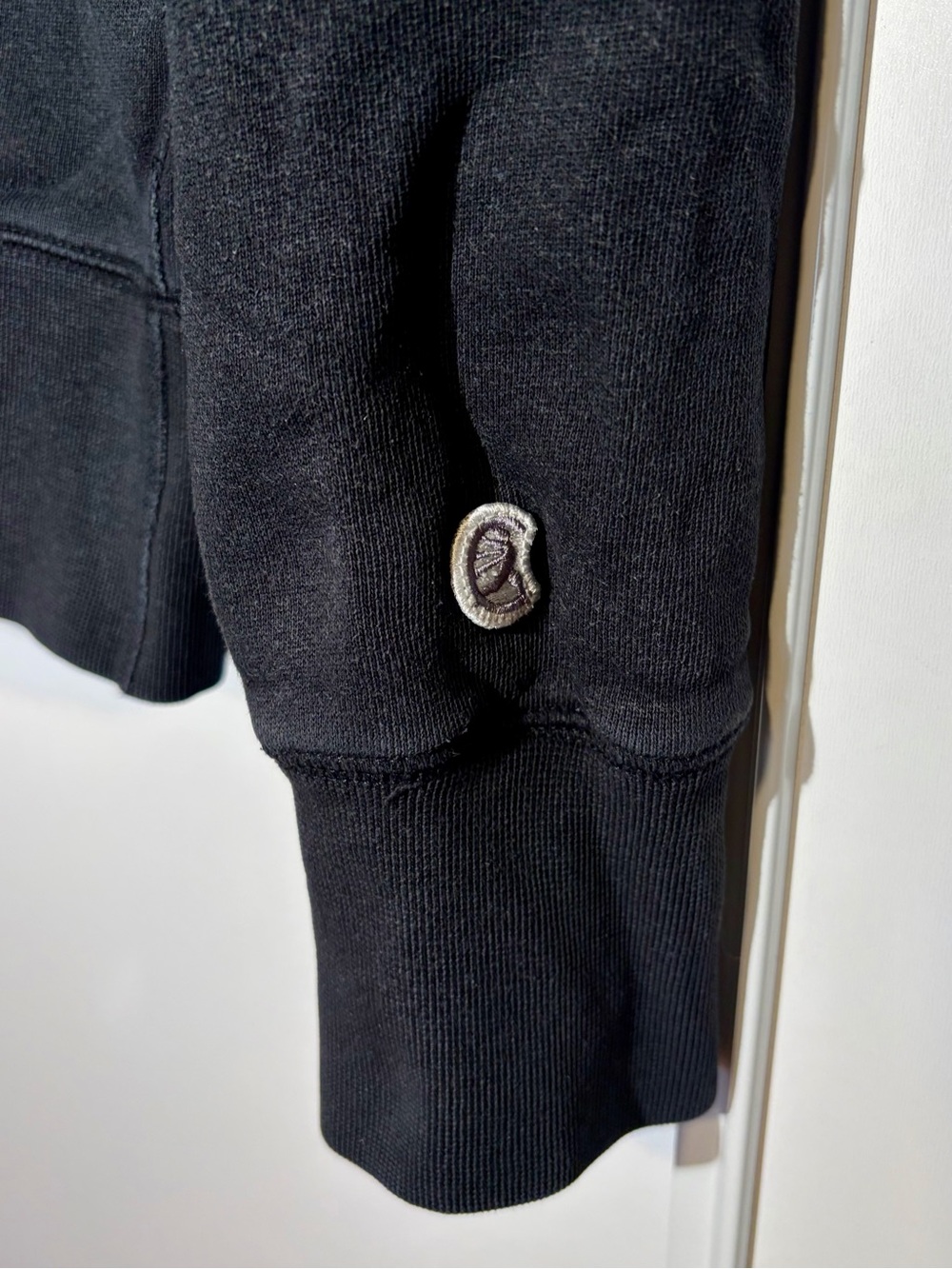 Todd Snyder x Champion Midweight Pocket Sweatshirt Black - Picture 4 of 6